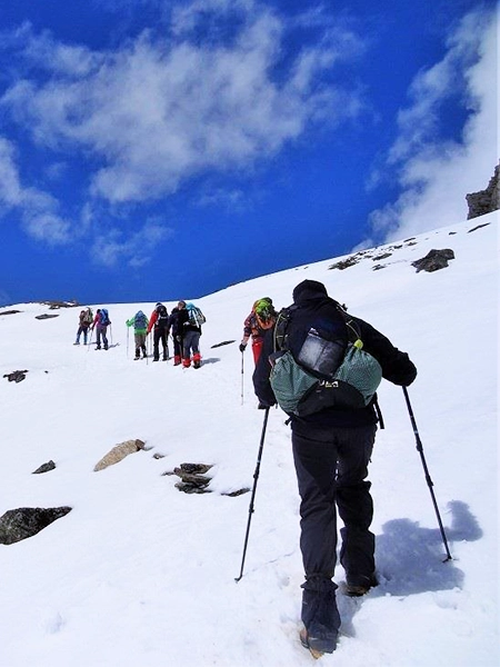 Annapurna circuit trek snowy image 2